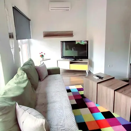 Modern Mountain View P&e Netflix Included Apartman Tirana