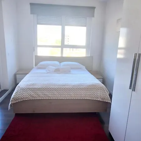Modern Mountain View P&e Netflix Included Apartment *