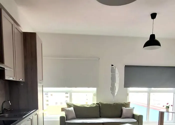 Modern Mountain View P&e Netflix Included Appartement Tirana